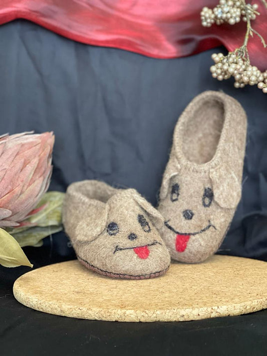 Chaussons mongols "qui tirent la langue"