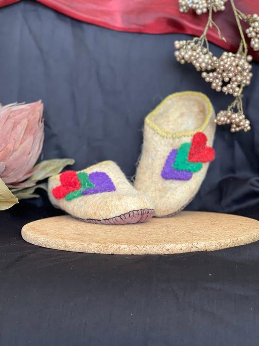 Chaussons mongols avec coeurs